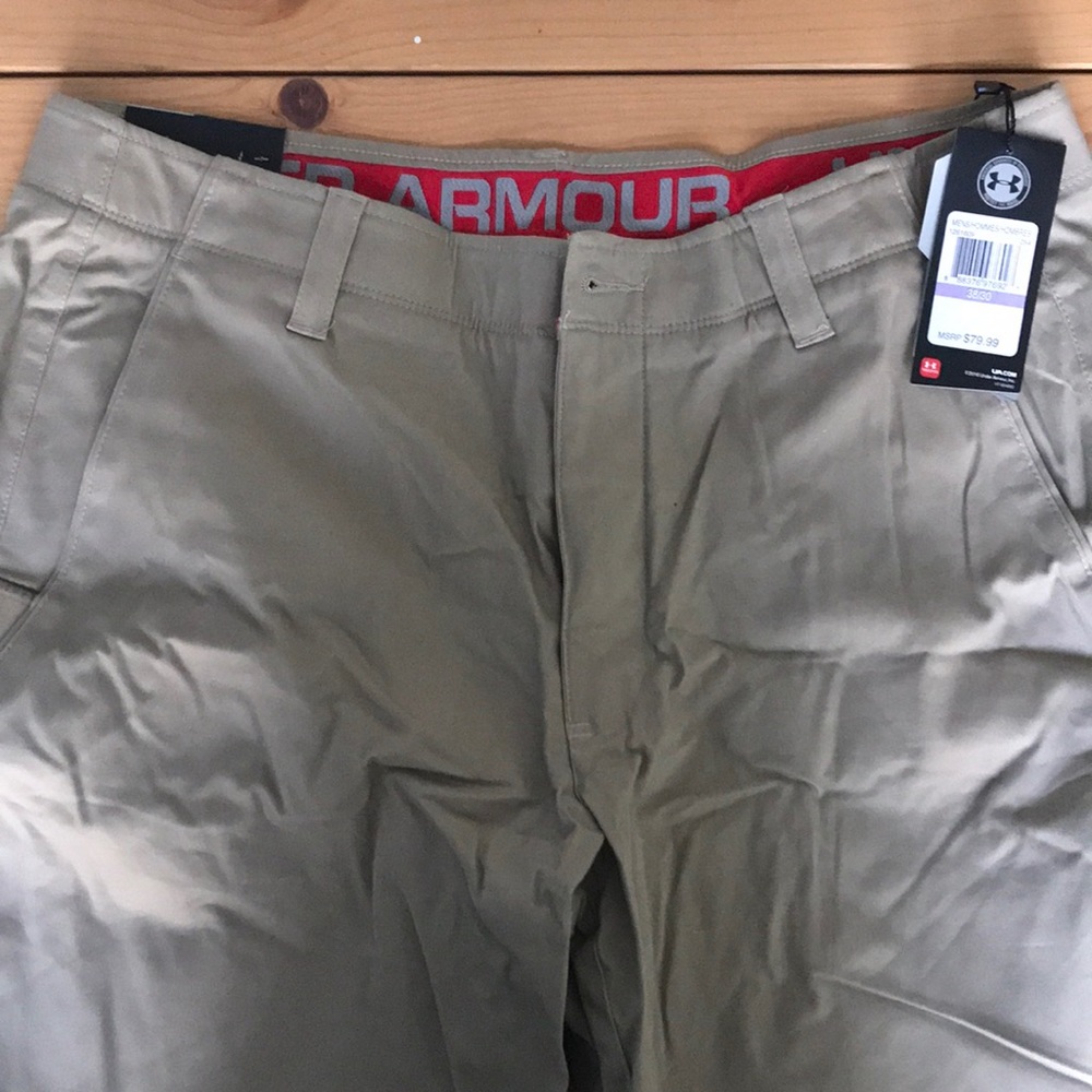 Under Armour NWT Tapered Khaki Pants 38/30